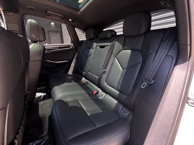 Certified 2026 Porsche Macan AWD/4WD image 25
