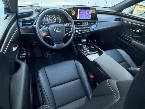 Certified 2025 Lexus ES 300h w/ Premium Package image 13