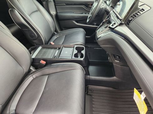 Used 2025 Honda Odyssey Touring image 13