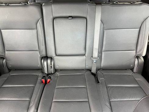 Used 2025 Chevrolet Suburban Z71 AWD/4WD image 15