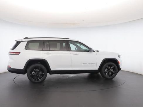 New 2025 Jeep Grand Cherokee L Limited w/ Black Appearance Package image 30