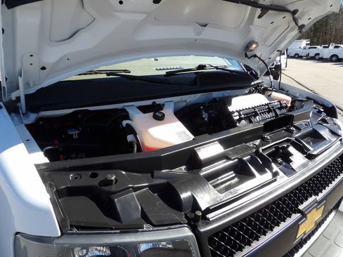 Used 2022 Chevrolet Express 3500 w/ Driver Convenience Package RWD image 35