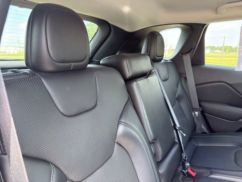 Used 2021 Jeep Cherokee Latitude Lux FWD image 34