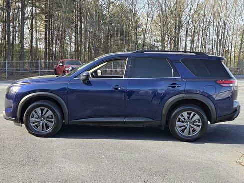 Certified 2024 Nissan Pathfinder SV FWD image 2