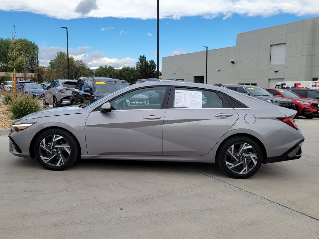 Used 2025 Hyundai Elantra SEL FWD image 2