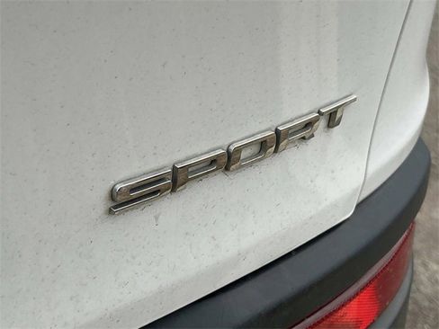 Used 2017 Jeep Cherokee Sport image 7