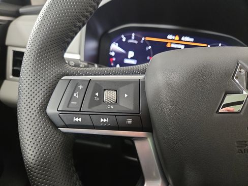 New 2025 Mitsubishi Outlander SE image 15