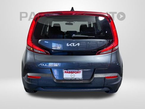 Used 2022 Kia Soul LX image 7