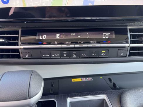 Used 2025 Toyota Sienna XLE image 17