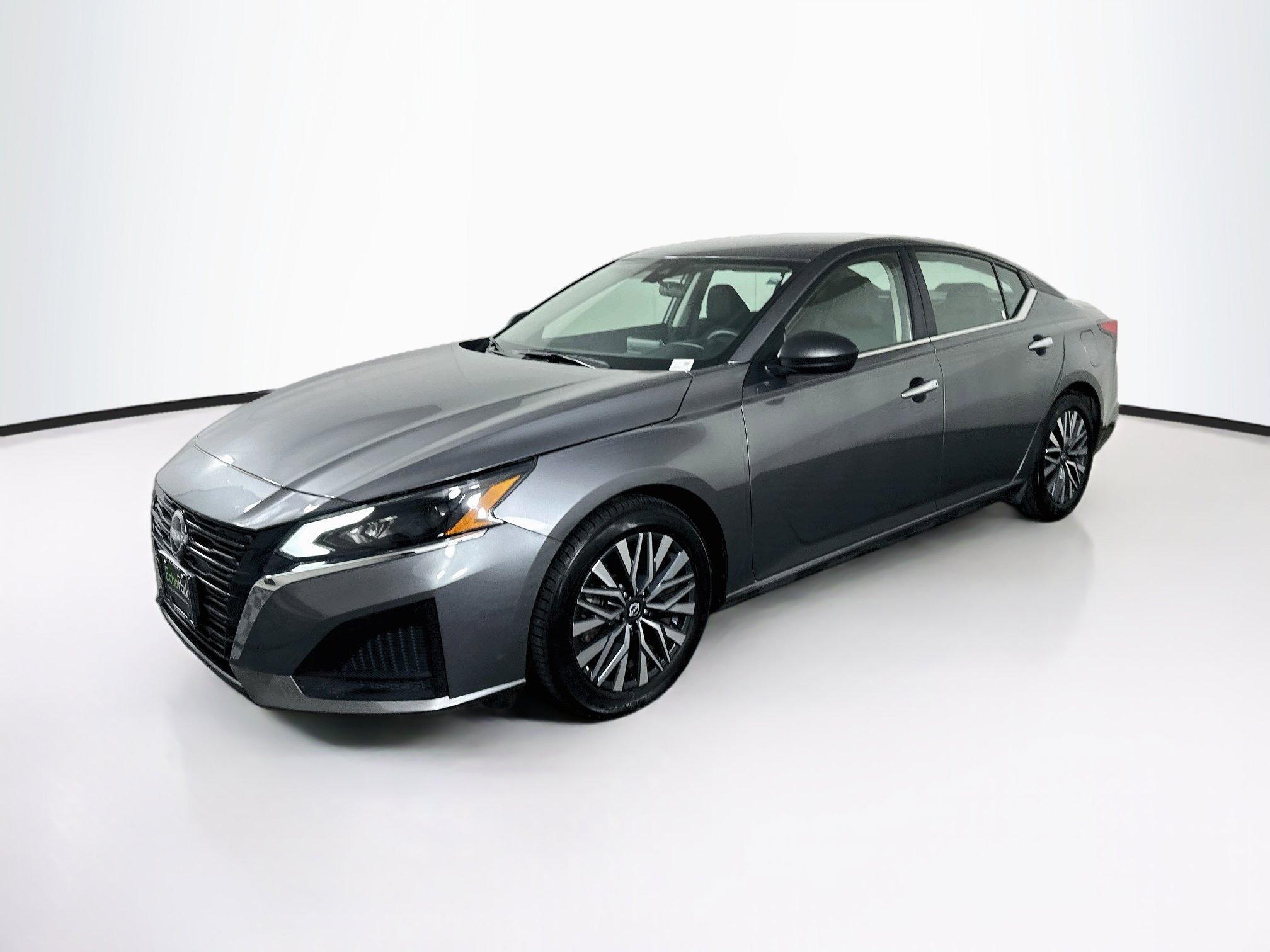 Used 2025 Nissan Altima 2.5 SV FWD image 3