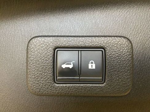 Used 2022 Nissan Armada Platinum w/ Captain's Chairs Package image 31