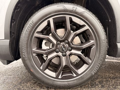 Certified 2025 Honda Pilot Touring image 10