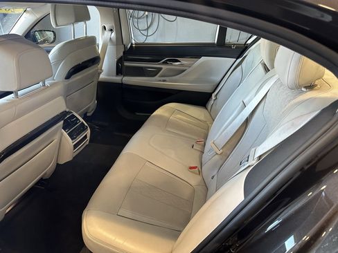 Used 2016 BMW 740i image 9