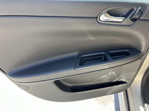 Used 2012 Chevrolet Impala LTZ FWD image 16