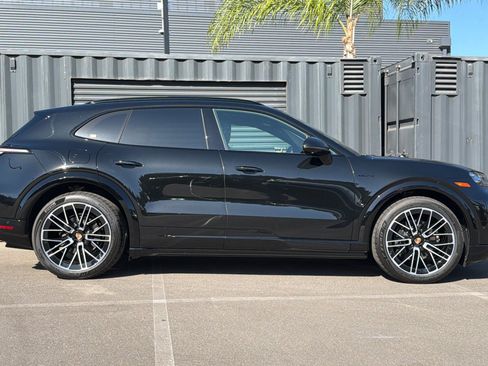 Used 2026 Porsche Cayenne Electric AWD/4WD image 9