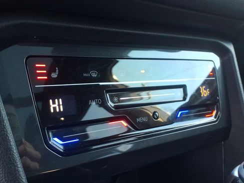 Used 2024 Volkswagen Tiguan SE R-Line image 12