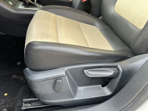 Used 2016 Volkswagen Tiguan S image 32