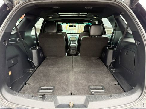 Used 2016 Ford Explorer XLT w/ Equipment Group 202A image 16