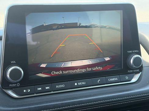 Used 2024 Nissan Rogue SV FWD image 18