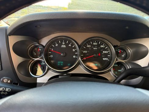 Used 2011 GMC Sierra 2500 SLE w/ SLE Preferred Package AWD/4WD image 9