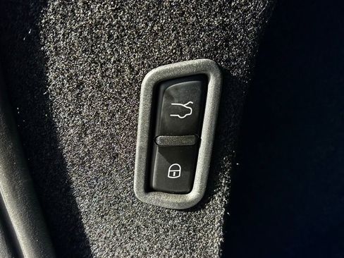 Used 2023 Maserati Levante Trofeo image 31