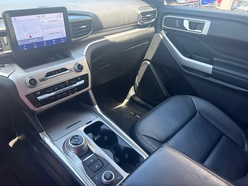 Used 2021 Ford Explorer XLT w/ Equipment Group 202A AWD/4WD image 21