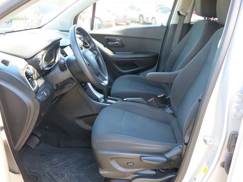 Used 2022 Chevrolet Trax LS w/ Tint and Cruise Package AWD/4WD image 13