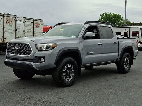 Used 2018 Toyota Tacoma TRD Off-Road AWD/4WD image 6