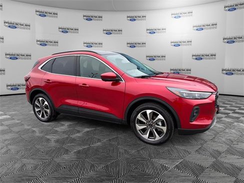 Used 2025 Ford Escape Platinum w/ Premium Technology Package image 7