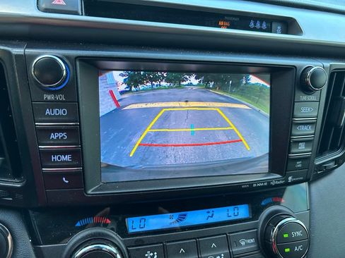 Used 2018 Toyota RAV4 XLE FWD image 26