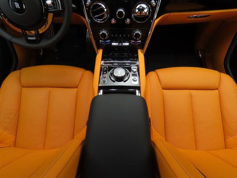 Certified 2023 Rolls-Royce Cullinan w/ Cullinan Package image 16