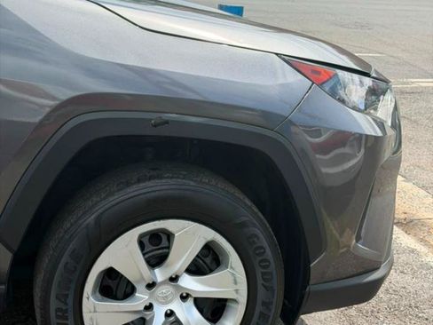 Used 2022 Toyota RAV4 LE AWD/4WD image 15