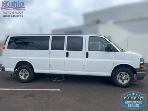 Used 2017 Chevrolet Express 3500 LT w/ LT Preferred Equipment Group RWD image 2