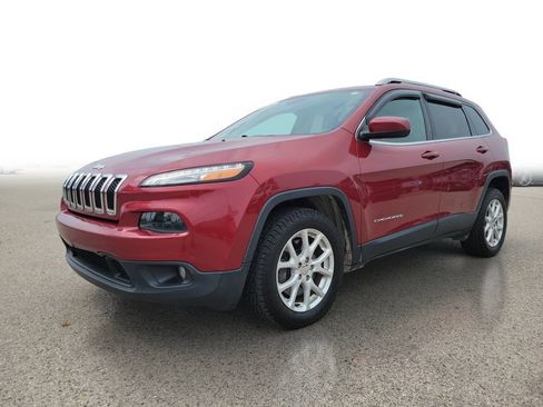 Used 2015 Jeep Cherokee Latitude FWD image 2