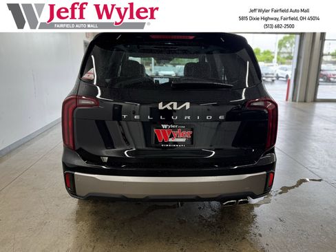 New 2025 Kia Telluride S image 9