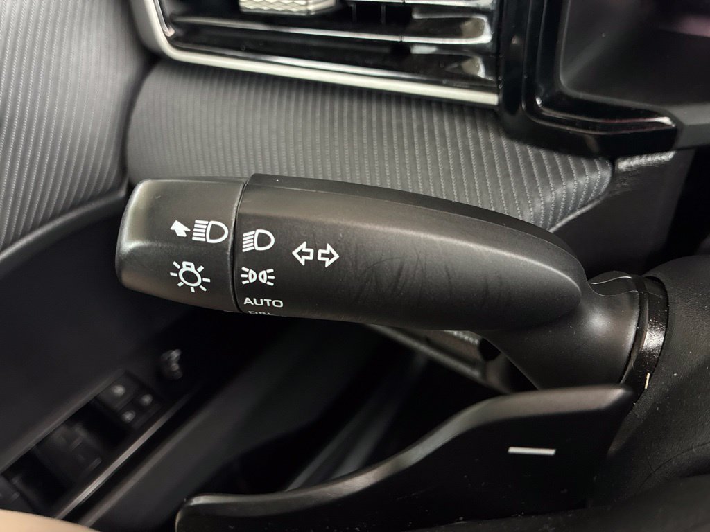 Used 2025 Toyota Camry SE FWD image 30