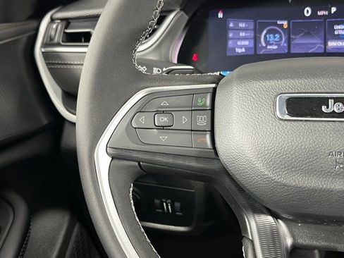 New 2025 Jeep Grand Cherokee Altitude image 14