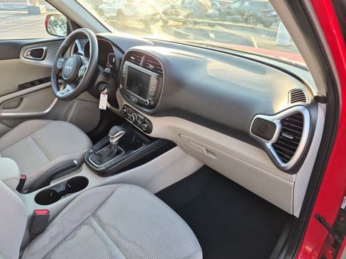 Used 2025 Kia Soul LX FWD image 20
