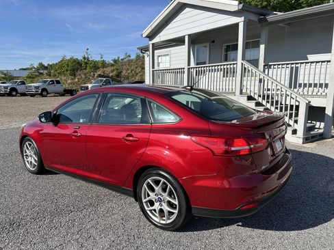 Used 2015 Ford Focus SE w/ Equipment Group 201A FWD image 4