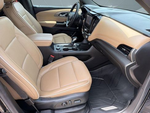Used 2023 Chevrolet Traverse Premier FWD image 31