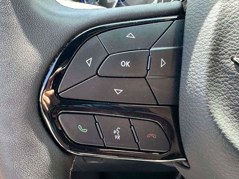 Used 2025 Chrysler Pacifica Limited FWD image 20