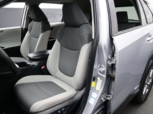 Used 2022 Toyota RAV4 XLE w/ Convenience Package AWD/4WD image 12