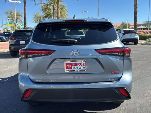 Used 2021 Toyota Highlander XLE image 6