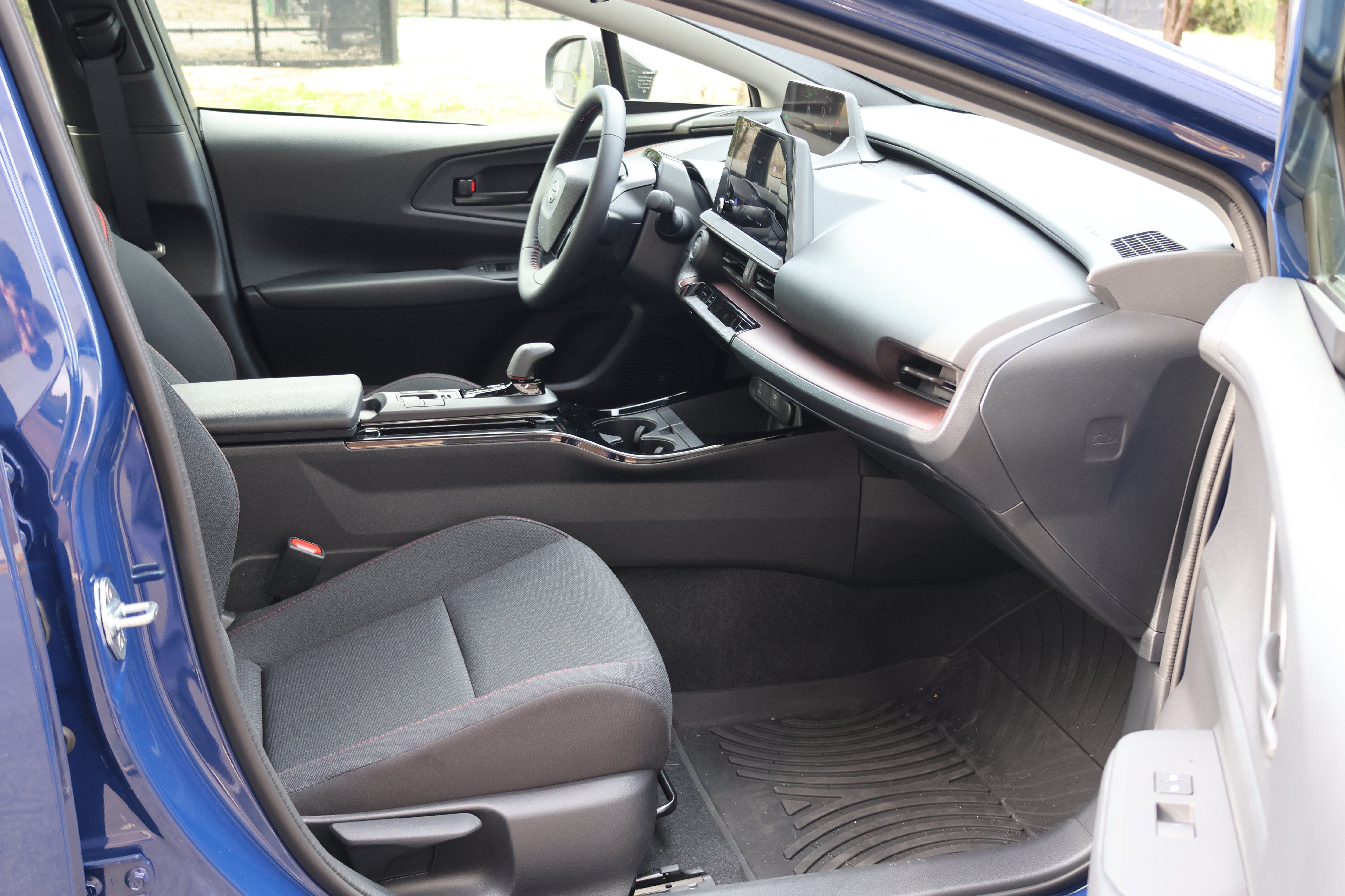 Certified 2026 Toyota Prius Plug-In Hybrid FWD image 38