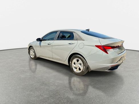 Used 2021 Hyundai Elantra SE FWD image 6