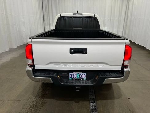 Used 2016 Toyota Tacoma SR5 w/ SR5 Appearance Package (SN) AWD/4WD image 5