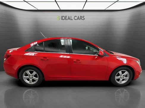 Used 2016 Chevrolet Cruze LT w/ Sun And Sound Package FWD image 4