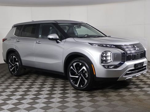 Used 2024 Mitsubishi Outlander SE image 47