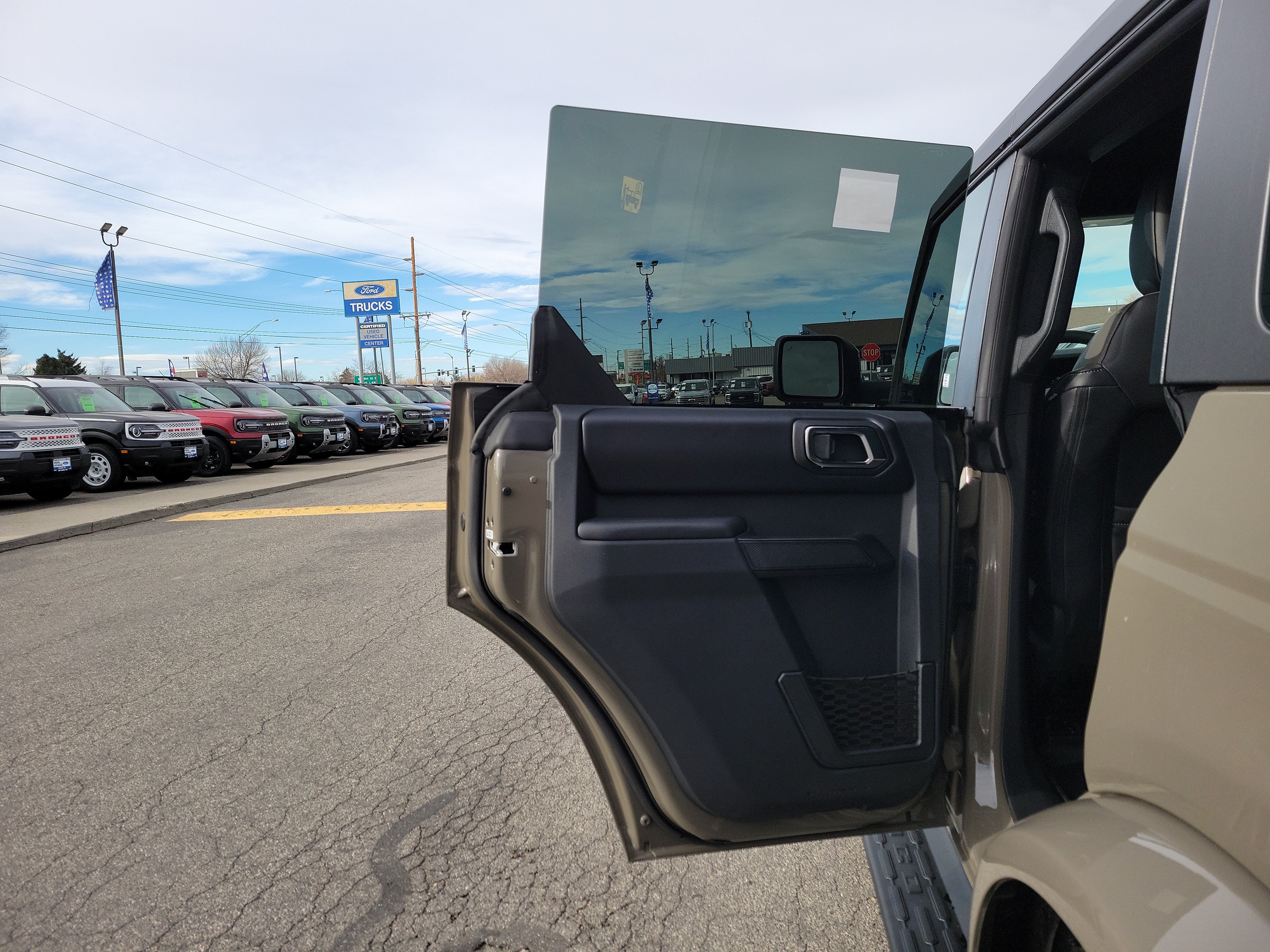 Used 2025 Ford Bronco Outer Banks AWD/4WD image 11