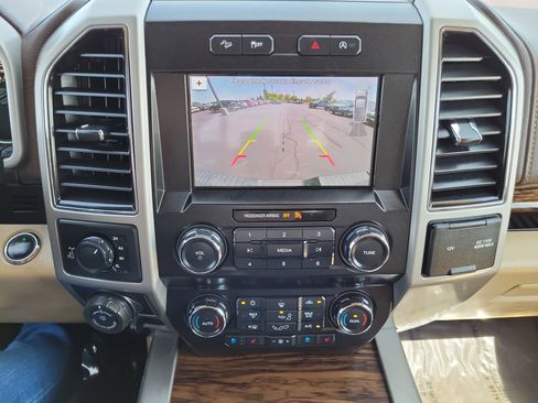 Used 2019 Ford F150 Lariat image 28
